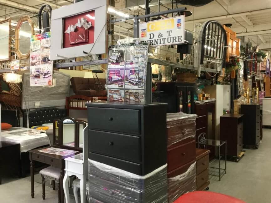 C2830 D & T FURNITURE Anaheim Indoor Marketplace