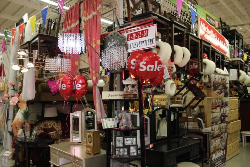 B202224 MICHELLE'S FURNITURE Anaheim Indoor Marketplace