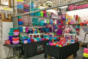 Ramirez Tupperware Tupperware simplifica su vida! Ahorre dinero y tome el control de su tiempo. Los productos de Tupperware son durables, versatiles y muy facil de usar. Ademas son libres de BPA. Los recipientes Tupperware sirven para conservar la comida fresca, organizar, guardar y llevar todo lo que te puedas imaginar.